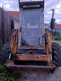 Smykový nakladač Locust 752 - 3