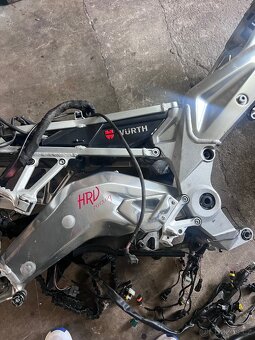 Aprilia tuono v2 mnoho dílů - 3