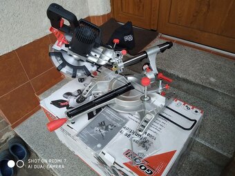 Prodám NEPOUZITOU pokosovou pilu s posuvem GO/NO 1500 W. - 3