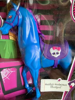 Monster high ředitelka Krváková a kůň - 3