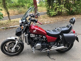 Honda VF 750 Magna - 3