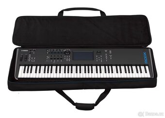 Yamaha MODX7+ s puzdrom - 3