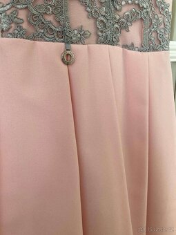 NOVÉ světle růžové šaty s šedou krajkou vel.34-36 - 3