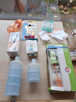 Sada hraček a dalších věcí pro miminka - 3