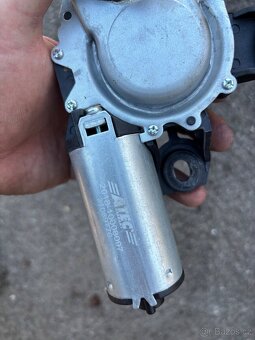 Motorek zadního stěrače - 3
