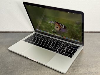 MacBook Pro 13'' 2019 / i5 / 16GB / 256GB SSD / Silver - D - 3