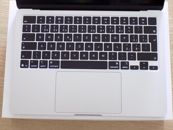 Apple MacBook Air 13,6" (2025) /M4/16GB RAM/256GB/CZ/ZÁRUKA - 3