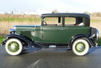 1931 Chevrolet Independence 2 door sedan - 3