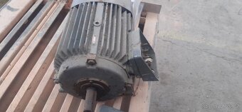 Motor a hřídel na cirkulárku - 3