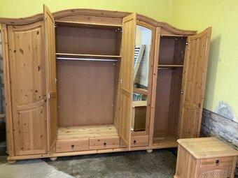 Prodám velkou ložnici materiál voskované borovice - 3