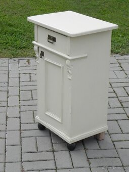 Noční stolek - 3