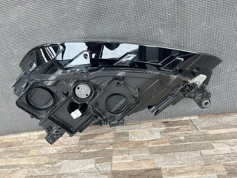 Pravý xenon na Golf Sportswan - 3