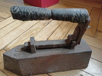 Stará žehlička celokovová - 3