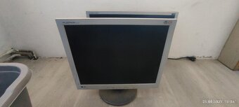Prodam starsi ale funkcni monitory - 3