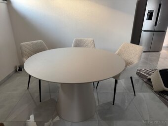 Jídelní stůl - 3