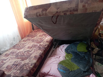 manželskou postel, dvoulůžko , full-size postel. Postel má - 3