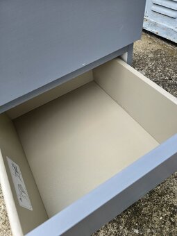 šedá skříňka s šuplíky - 3