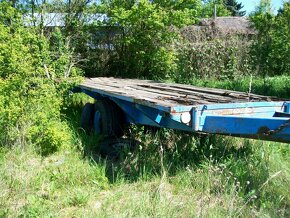 PRODÁM   jednoosý  plošinový  robust. přívěs  (  vlečku )  : - 3