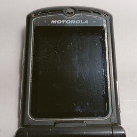 Motorola V3, mobilní telefon - 3