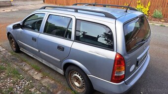 Opel Astra 1,8 benzín kombi 2 sady pneu - 3
