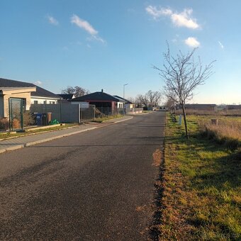 Stavební pozemky u Mělníka  25 km od Prahy - 3