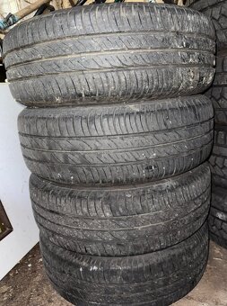 Original plechové kola s pěknými pneu na Škoda Fabia - 3