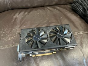 AMD Radeon RX 570 - 3