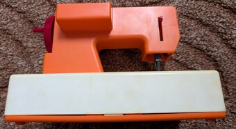 Dětský retro šicí stroj na baterie - 3