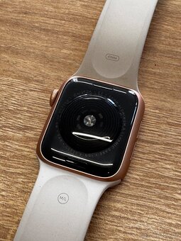 Apple Watch SE 40mm (baterie 100%) - 3