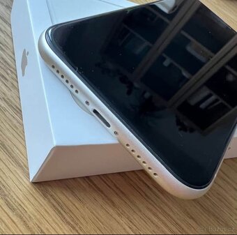 IPhone 11 128GB Bílý kondice baterie 73% - 3