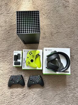 Xbox Series X 1 TB + 3x ovladač + sluchátka - 3