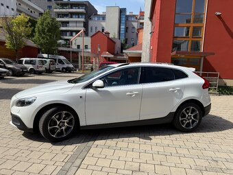 Volvo V40 Cross Country D4 140kw DPH Plna vybava - 3