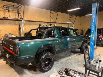 Dodge DAKOTA Quad Cab 4x4 aut. V8, 6míst - 3