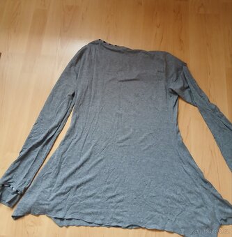 Tmavě šedé triko - 3