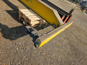 Mostový - portálový jeřáb DEMAG 2000 kg + dráha - 3
