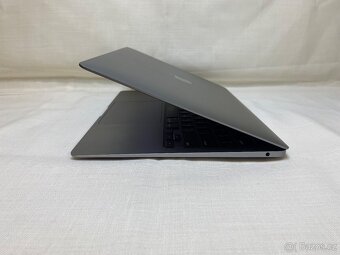 13 Apple MacBook Air i5 1,6GHz RETINA lze SpaceGrey / Silver - 3