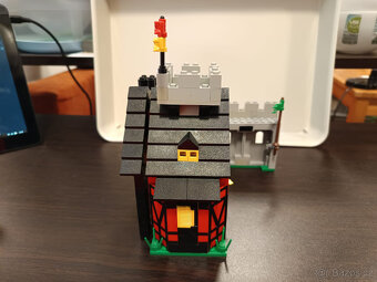 LEGO Castle 6067 Guarded Inn - 3