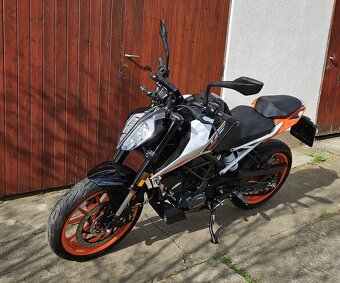 KTM Duke 125, r.v. 10/2023, naj. 1600 km - 3