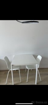 Bílý stůl z IKEA se dvěma židlemi - white table from ikea - 3