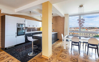 Luxusní penthouse 4+kk s panoramatickou střešní terasou 190  - 3