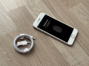 Apple iPhone 7 32Gb Silver - jako nový - 3