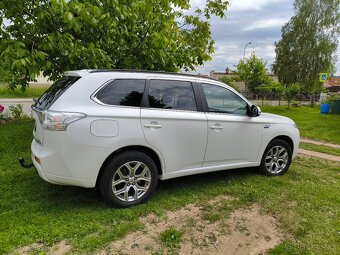 Mitsubishi Outlander PHEV 2.0i - 2014 - 3