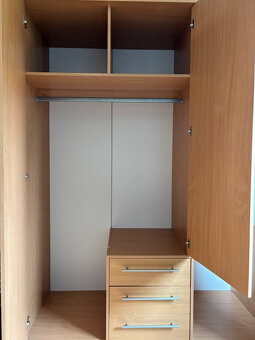 Šatní skříň - 3