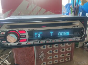 Sony CDX - GT 410U - 3