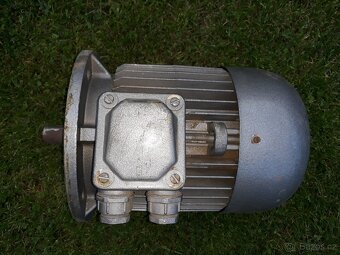 Prodám nový přírubový elektromotor 2,2 kW/220V/380V - 3