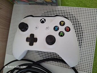 Xbox One S 1TB + Ovladač + hry - 3