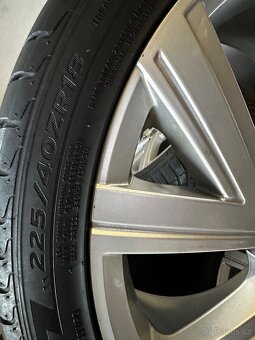 5x112 R18 7,5J ET50 Originál VW + 225/40 R18 letné - 3