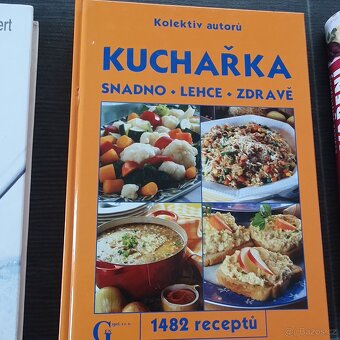 Knihy kuchařske aj. - 3