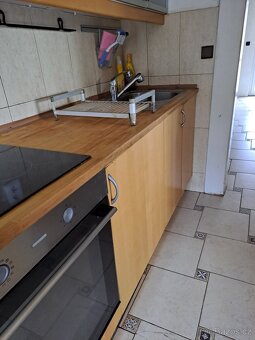 Kuchyňská linka s troubou a varnou deskou - 3