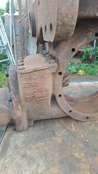 Prodám přední konzoly a skříň ZETOR - 3